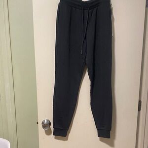 NWT Alo size Small Fierce Sweatpants. Color Anthracite